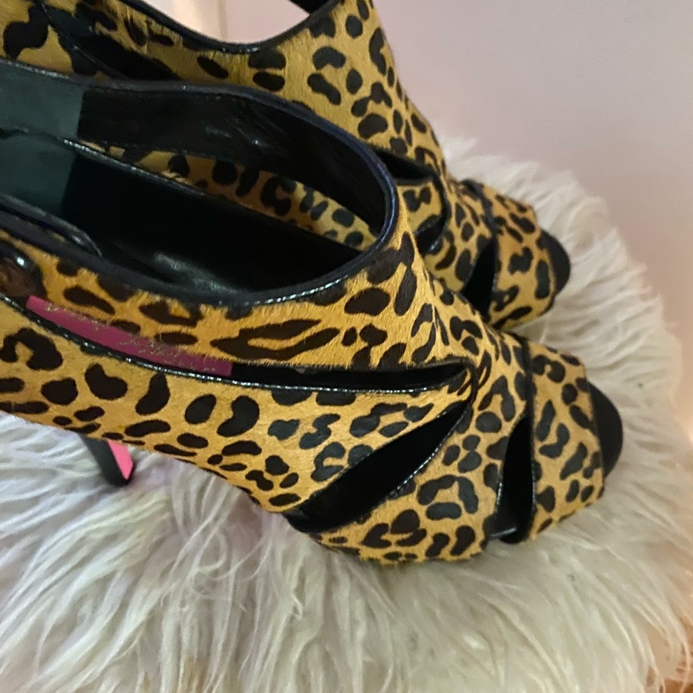 Shoes - Picture 5 of 8